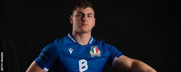 Leonardo Marin poses in Italy kit