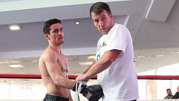 Gallagher puts gloves on Anthony Crolla