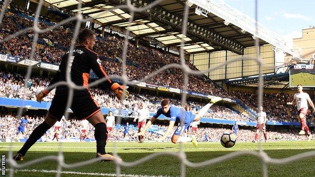 Alvaro Morata scores