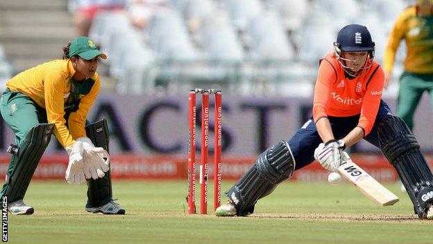 Sarah Taylor bats for England