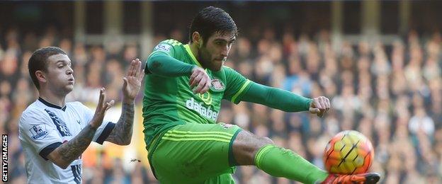 Danny Graham controls the ball for Sunderland against Tottenham