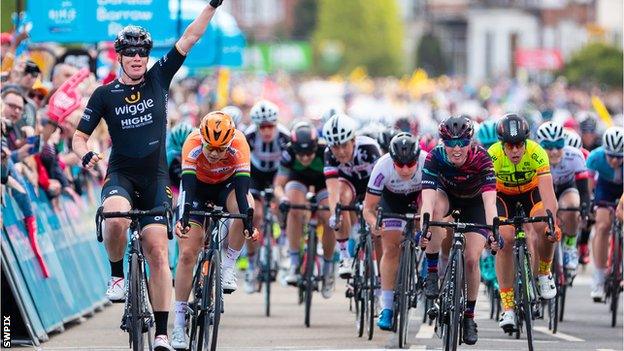 Kirsten Wild wins stage one in Doncaster