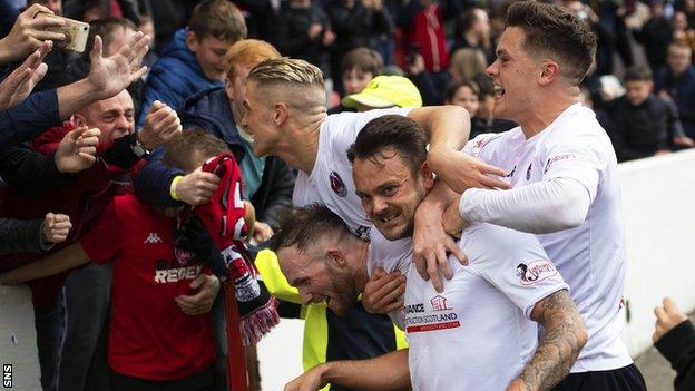 Clyde celebrate Ally Love's winner against Annan Athletic