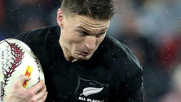 Beauden Barrett attacks for New Zealand