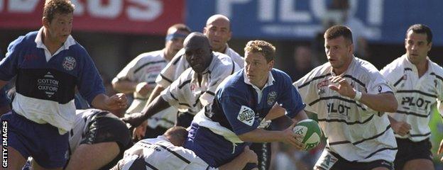 Andy Nicol (centre) in action for Bath against Brive in the 1998 Heineken Cup final