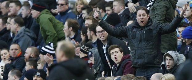 Fans gesticulate to Steve McClaren