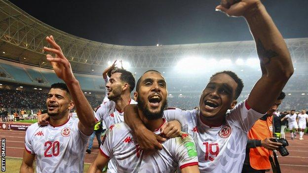 Tunisian players celebrate qualifying for the 2022 World Cup