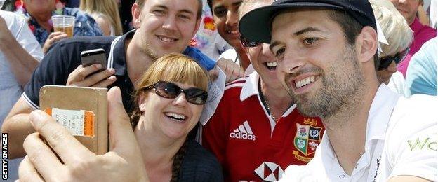 Mark Wood & fans