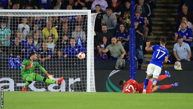 Ayoze Perez scores for Leicester City