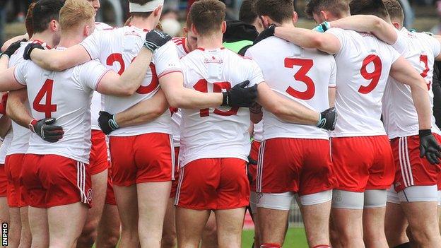 Tyrone huddle