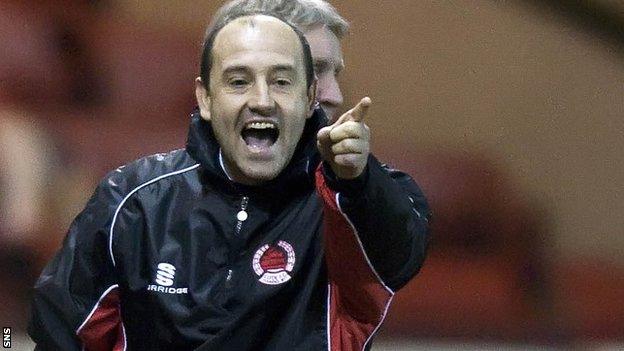 David Farrell on the sidelines with Clyde