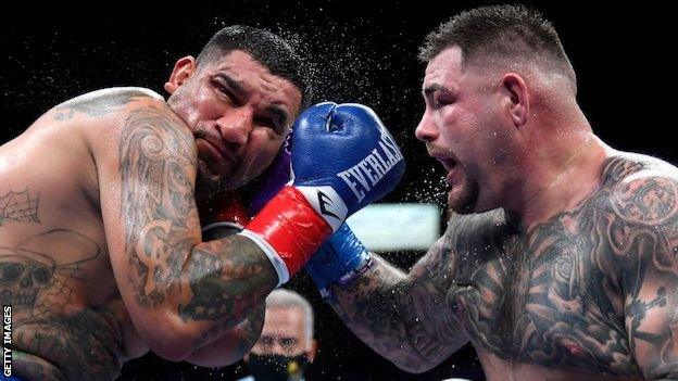 Chris Arreola and Andy Ruiz Jr fighting