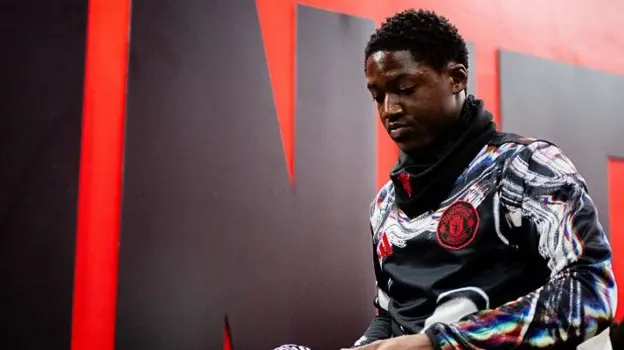 Amorim defiende su utilización del centrocampista Mainoo