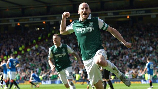 David Gray scored a stoppage-time header to win the Scottish Cup for Hibs in 2016