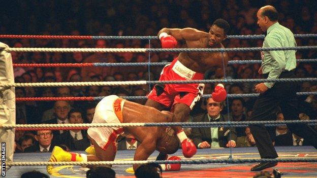 Lennox Lewis beats Donovan Ruddock