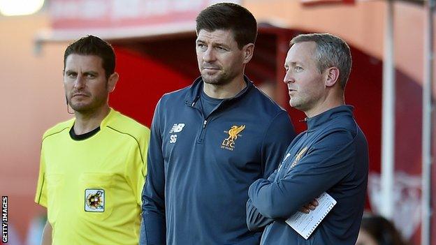 Neil Critchley (right) talking to Steven Gerrard