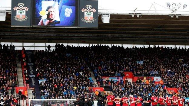 Minute's silence at St Mary's Stadium