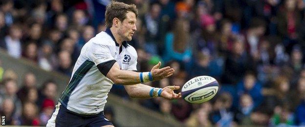 Peter Horne sends out a pass against France