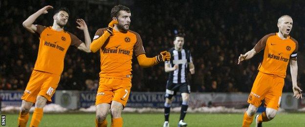 Dundee United players