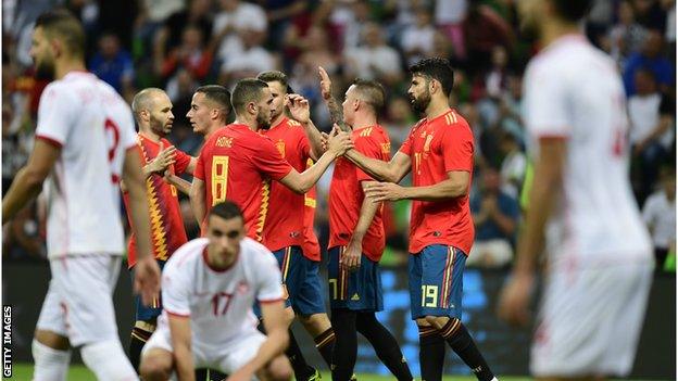 Spain players celebrate Iago Aspas' goal against Tunisia