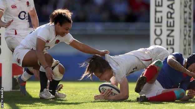 Emily Scarratt scores a try for England