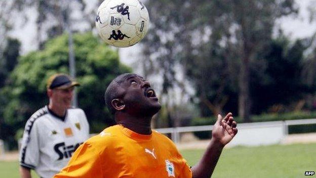 Burundian President Pierre Nkurunziza doing a header in Ivory Coast - 2007