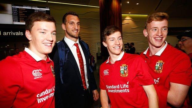 Sam Warburton arrives in Auckland and meets Lions fans