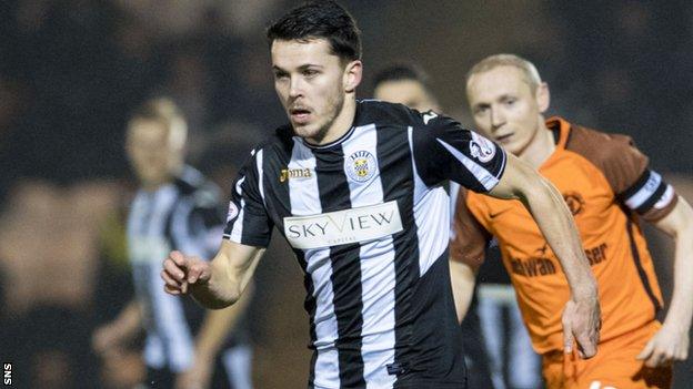 Lewis Morgan runs with the ball for St Mirren against Dundee United