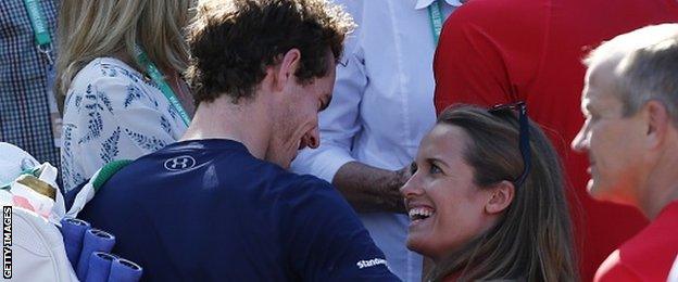 Murray says he will fly home from Melbourne if wife Kim goes into labour early