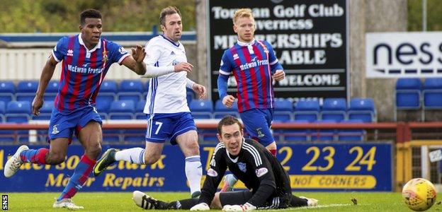 Riccardo Calder scores