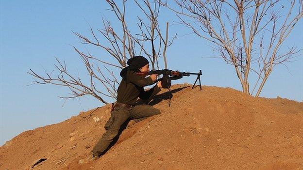 Opposition groups clash with Daesh terrorists in Aleppo's Harcele Village