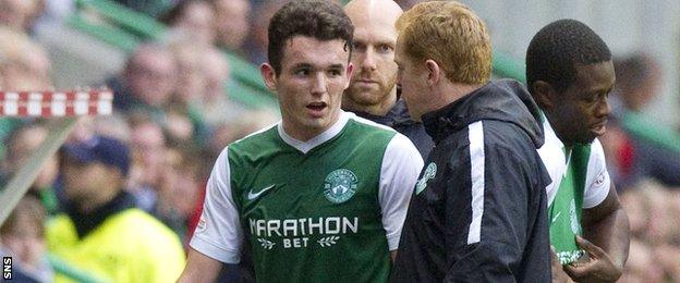 Hibs head coach Neil Lennon speaks to midfielder John McGinn