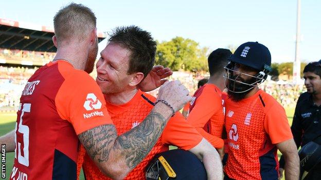 Ben Stokes embraces Eoin Morgan