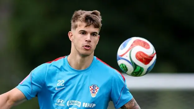 El Brighton cierra un acuerdo récord para el club por Vuskovic por 46 millones de libras.