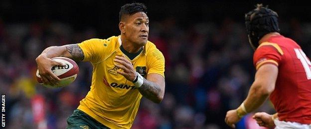 Israel Folau takes on the Wales defence