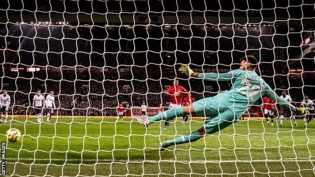 Marcus Rashford scores with a penalty