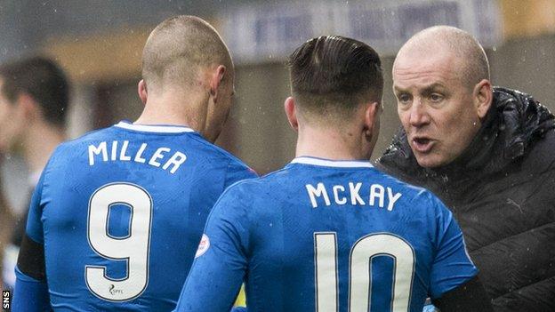 Mark Warburton speaks to his Rangers players