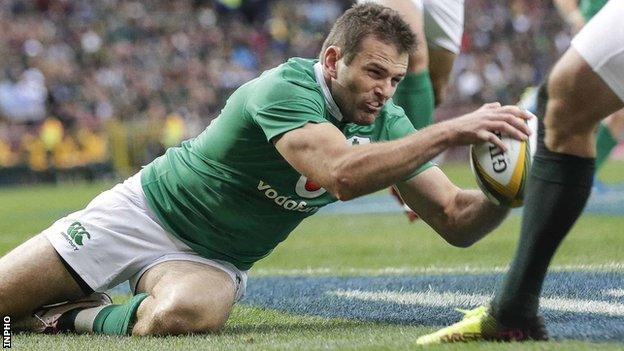 Jared Payne scored Ireland's opening try in the 11th minute at Newlands