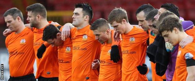 Glenavon players observe a minute's silence for Mark Farren before the Irish Cup tie against Glentoran