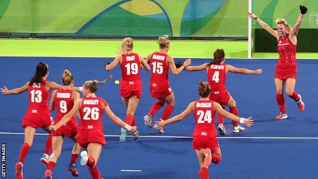 GB hockey team celebrate Olympic gold