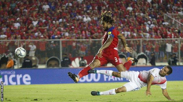 Roman Torres scores against Costa Rica