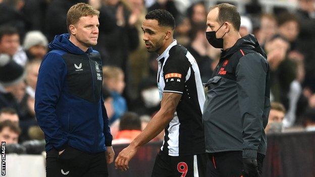 Newcastle's Callum Wilson walks off after sustaining an injury