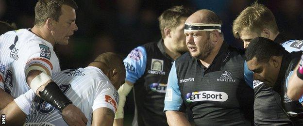 Mike Cusack packs down for Glasgow Warriors