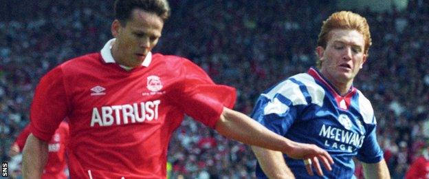 Aberdeen's Scott Booth and Rangers' Stuart McCall in the 1993 Scottish Cup final