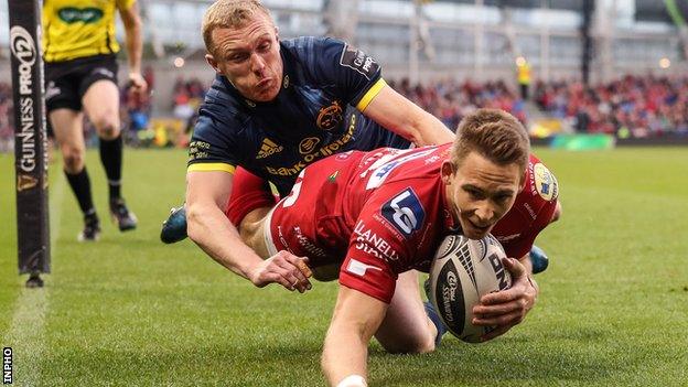 Liam Williams scores the opening try on his final appearance for the Scarlets