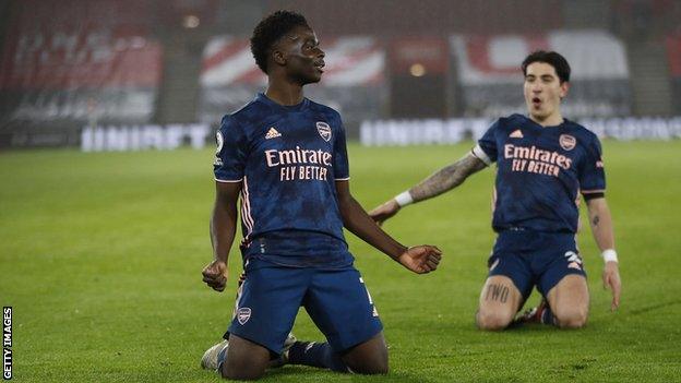 Bukayo Saka of Arsenal knee slides with team-mate Hector Bellerin after scoring against Southampton