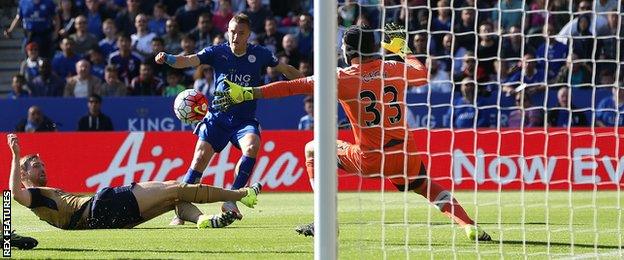 Jamie Vardy scores against Arsenal