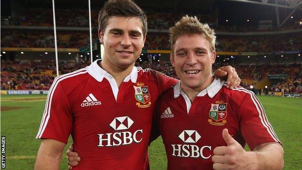 Ben and Tom Youngs hug in Lions shirts