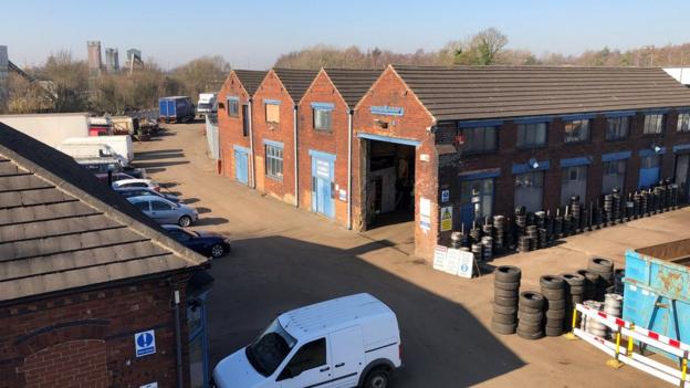 Derby scrapyard Albert Looms to close after more than a century - BBC News