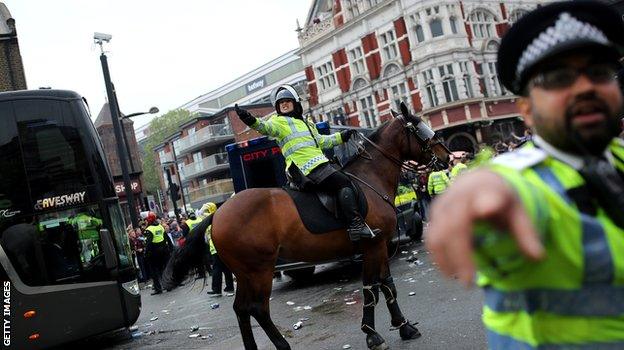 manchester united team bus